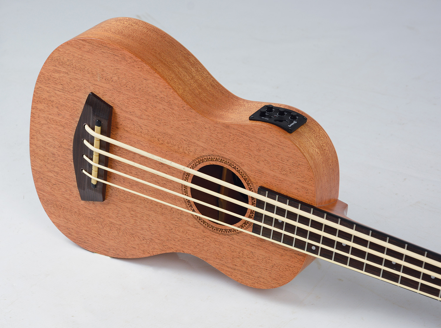 Ukulele Strinberg Bass UK-BASS Eletrico MGS Fosco Com Capa