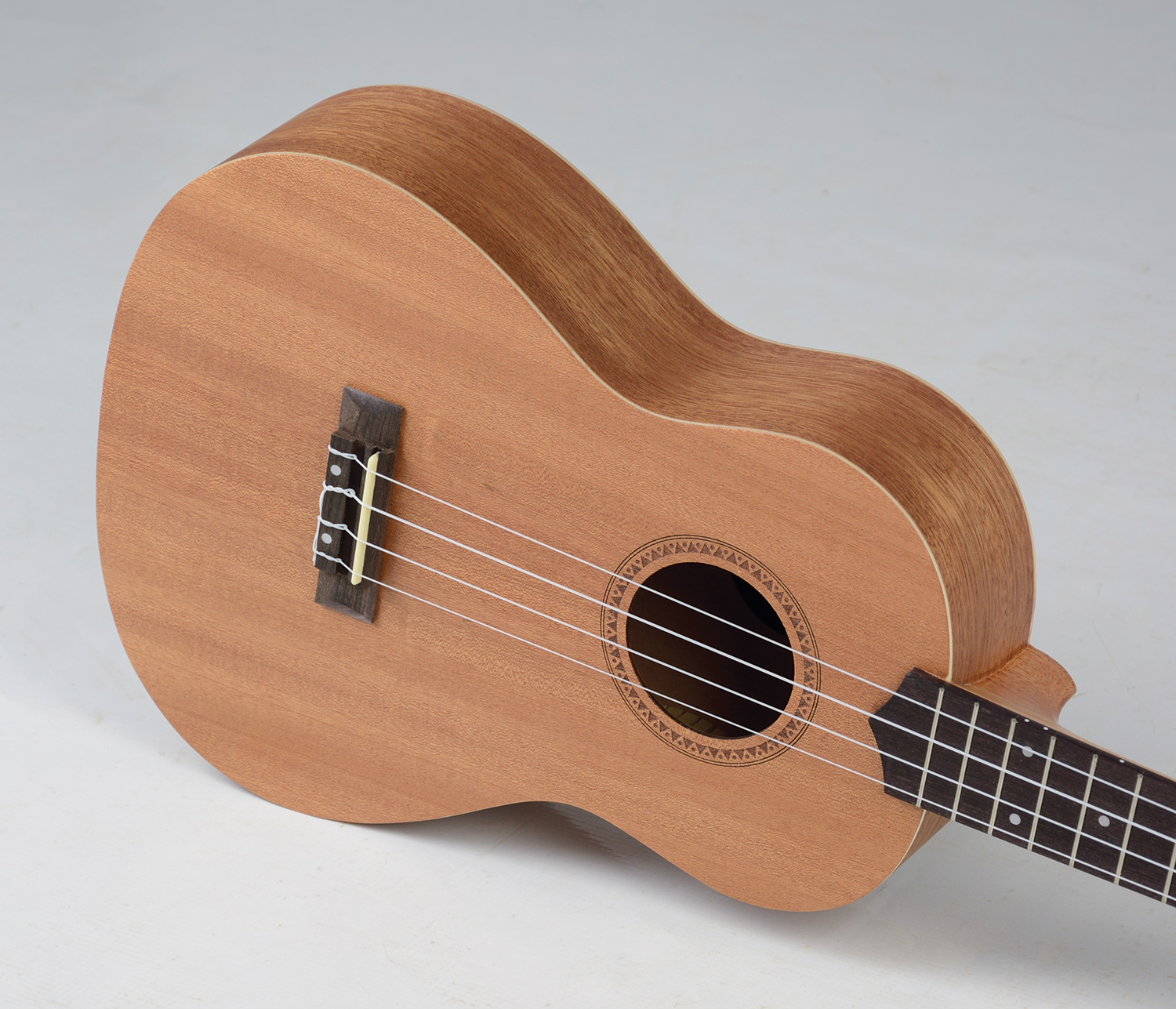 Ukulele Strinberg UK06B Acustico Baritono Com Capa