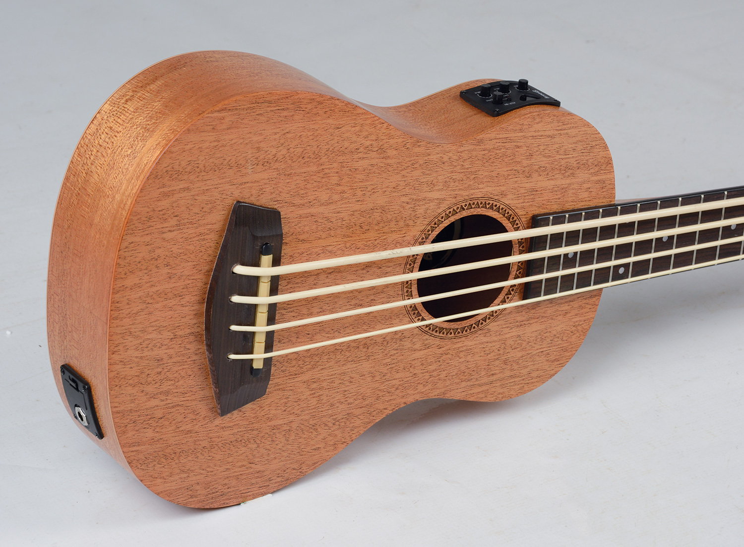 Ukulele Strinberg Bass UK-BASS Eletrico MGS Fosco Com Capa